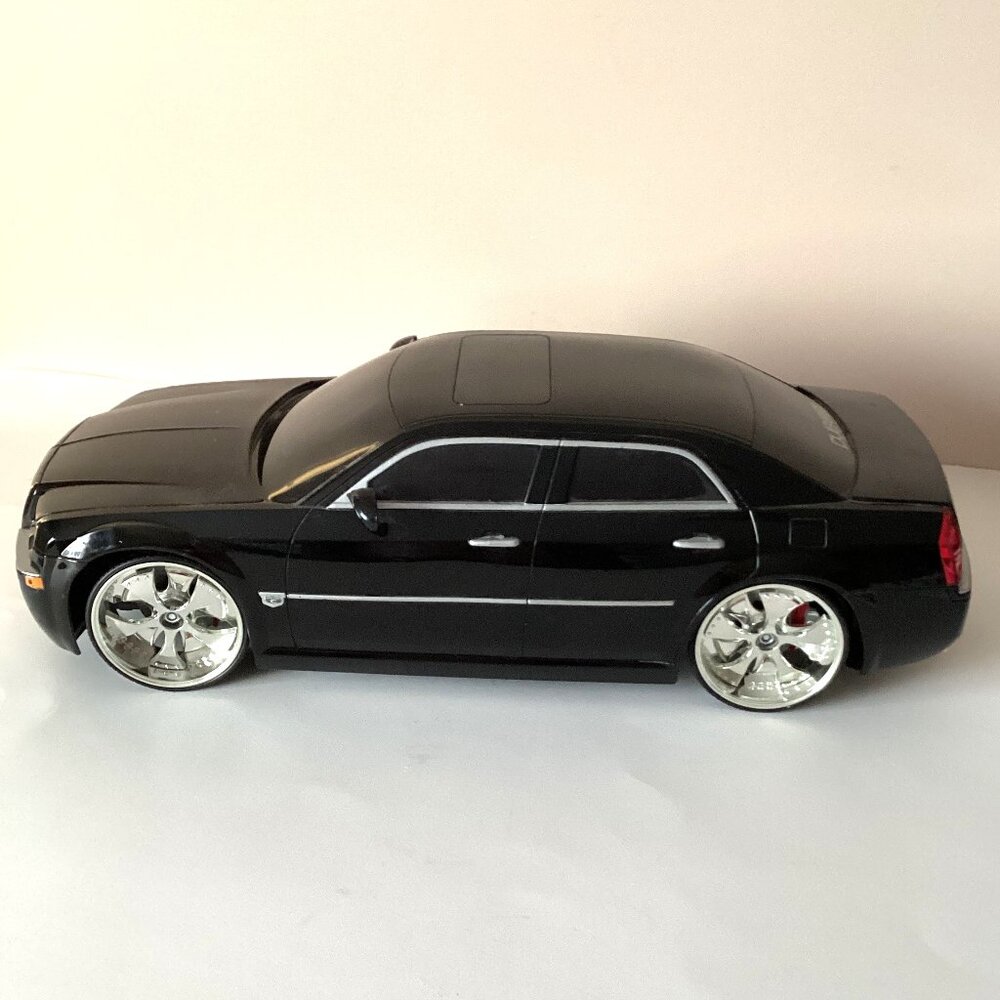 Daimler Chrysler 2005 300C HEMI Jada Toys Dub City Black Spinner Wheels - Picture 4 of 9